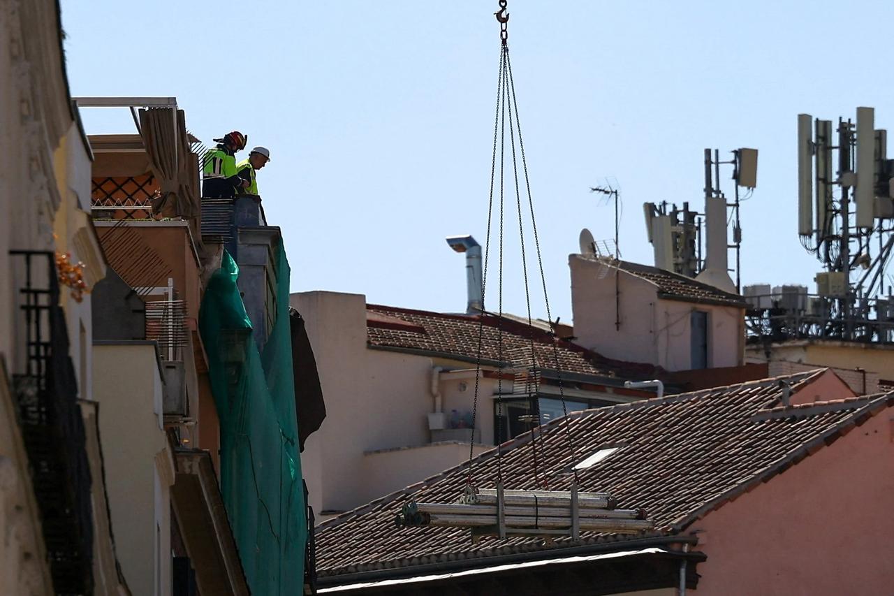 İspanya'nın başkenti Madrid'de bir bina çöktü