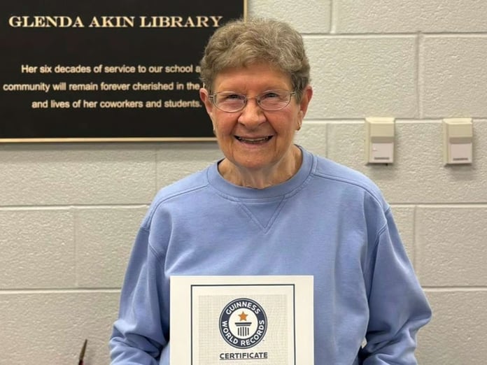 ABD'li öğretmen Glenda Akin 84 yıl aynı okulda çalışarak rekor kırdı