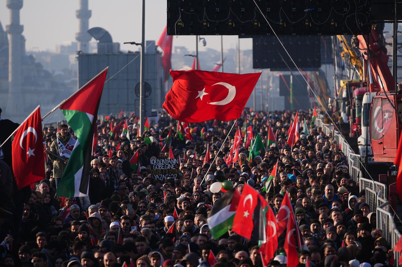 Gazze için vicdan yürüyüşü: Galata Köprüsü’nde üçüncü buluşma