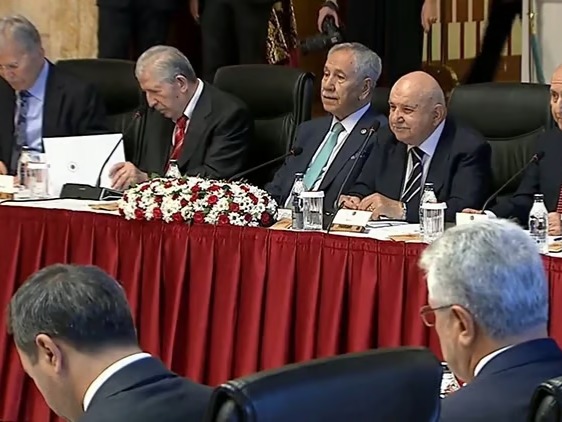 Komisyonda eski Meclis başkanları konuştu