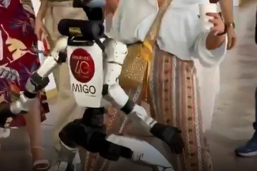 İnsansı robot dans hünerlerini sergiledi