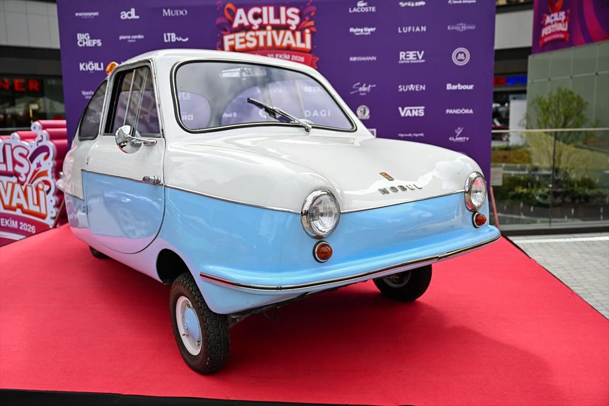 Klasik otomobiller Ankara'da görücüye çıktı