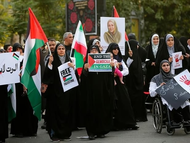 Tahran’da sağlık çalışanlarından Gazze için protesto