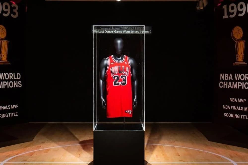 Michael Jordan'ın efsanevi forması rekor fiyata satıldı