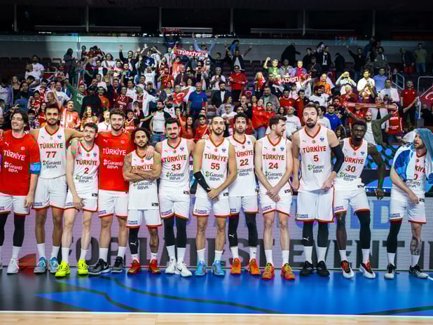 EuroBasket'te zirve mücadelesi: İki namağlup takım, grup liderliği için parkeye çıkıyor