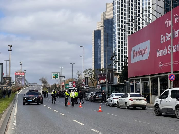 İstanbul Levent'te silahlı saldırı: 3 terörist etkisiz hale getirildi, 2 polis yaralı