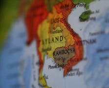 Tayland ve Kamboçya kanlı çatışmaları durdurmak için masaya oturuyor