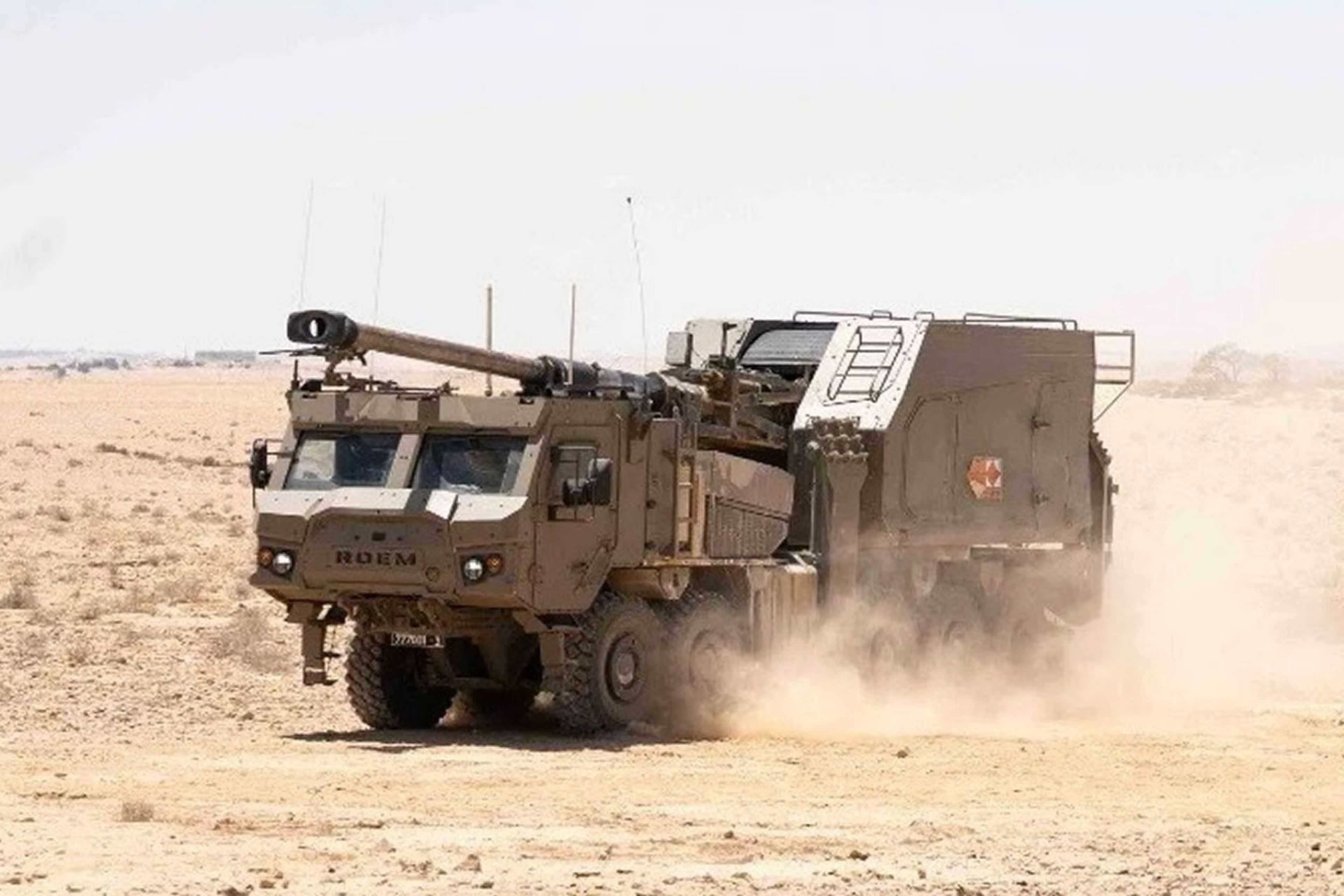 İsrail, yeni nesil Ro’em kundağı motorlu obüs sistemini envantere almaya başladı