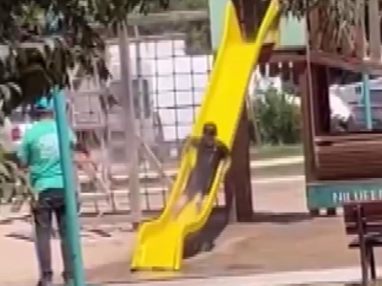 Sıcakta çocuklara su sürprizi
