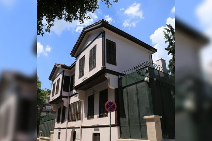 Atatürk'ün evi yeniden ziyarete açılıyor