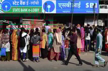 Hesaptaki parayı çekemeyince kardeşini mezardan çıkarıp bankaya taşıdı