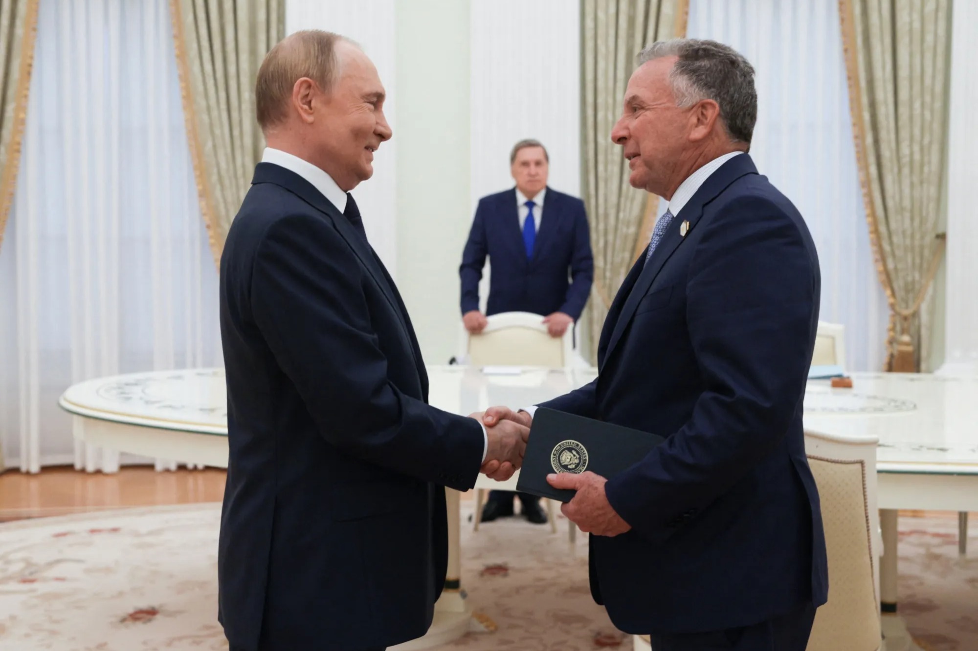 Trump’s Team Coaches Putin on Handling the President