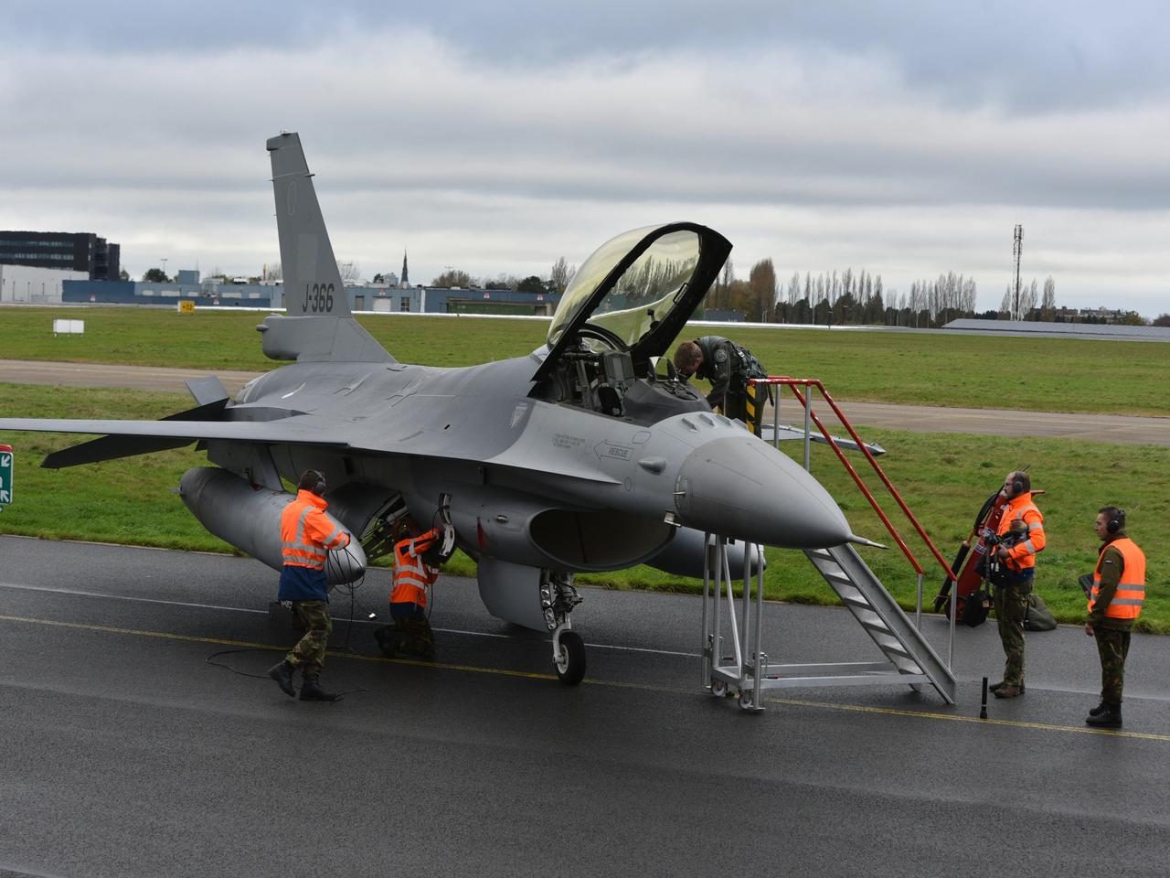 Hollanda, Ukrayna'ya F-16 teslimatını tamamladı