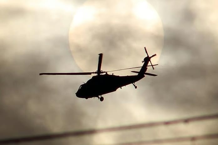 İngiltere'nin Wight Adası'nda helikopter tarlaya düştü