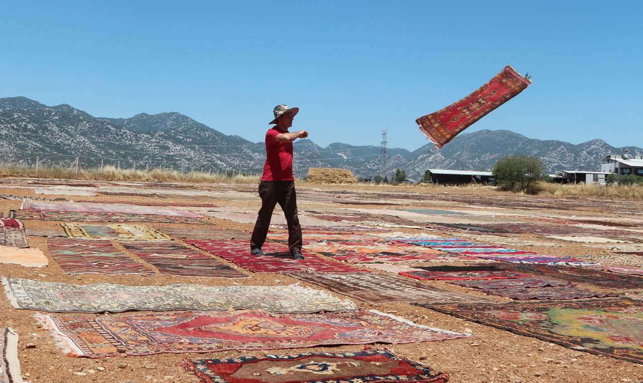 Halılar Antalya'da güneşleniyor, Dünya pazarına sunuluyor