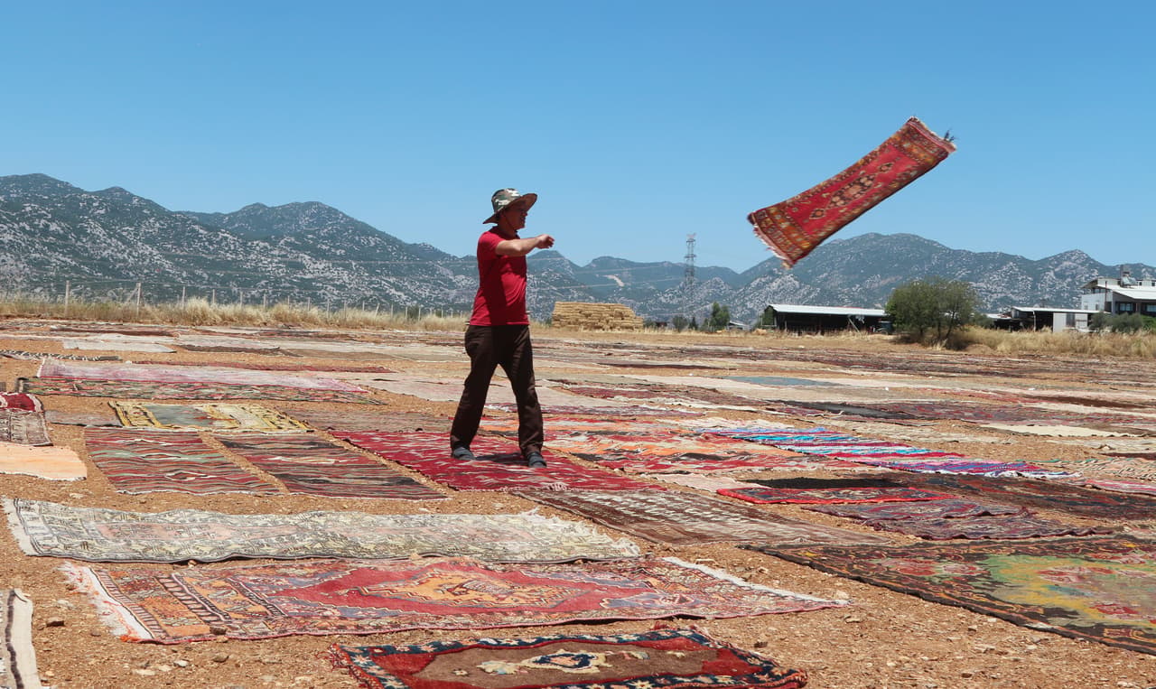 Halılar Antalya'da güneşleniyor, Dünya pazarına sunuluyor