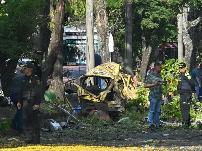 Kolombiya'da askeri üs yakınlarında bombalı saldırı: 5 ölü