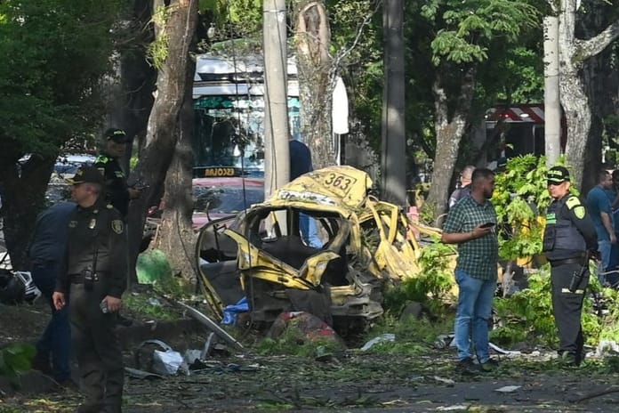 Kolombiya'da askeri üs yakınlarında bombalı saldırı: 5 ölü