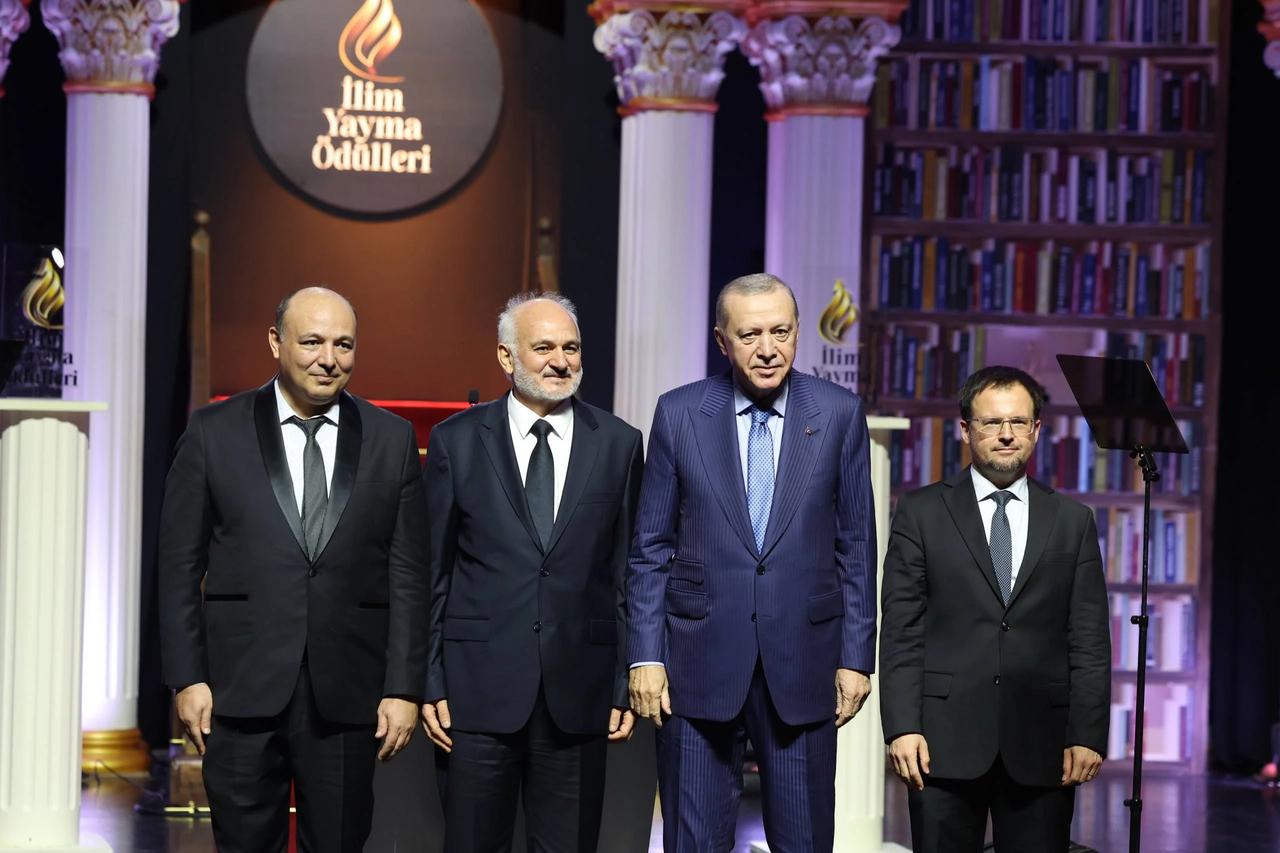 İlim Yayma Ödülleri sahiplerini buldu