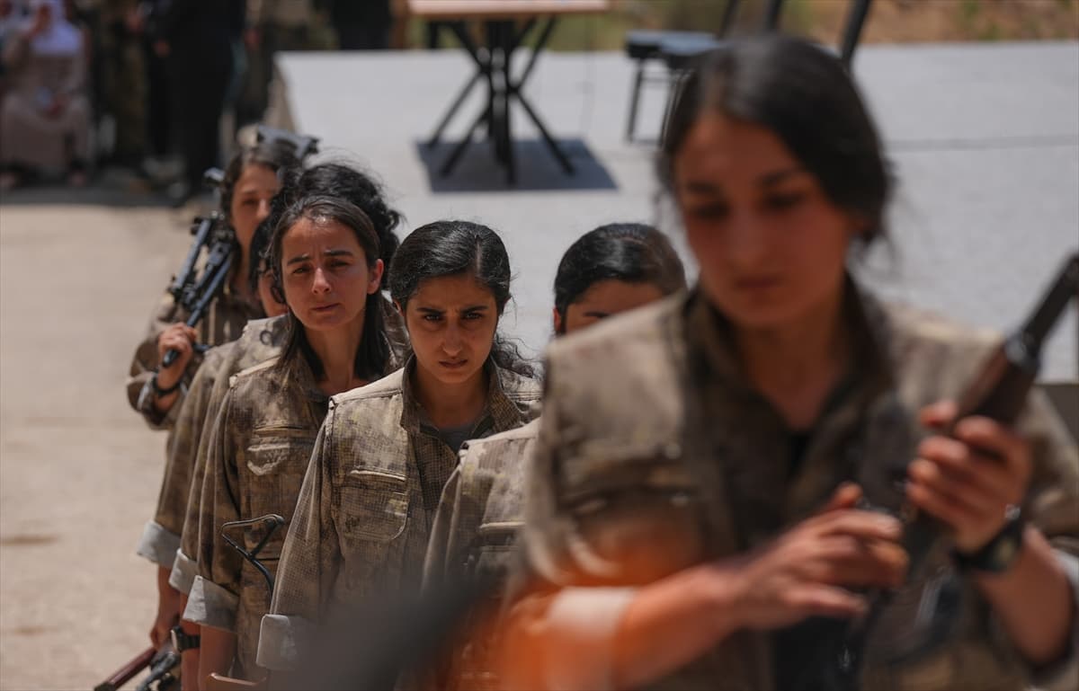 PKK'dan bir grup silahlarını imha etti