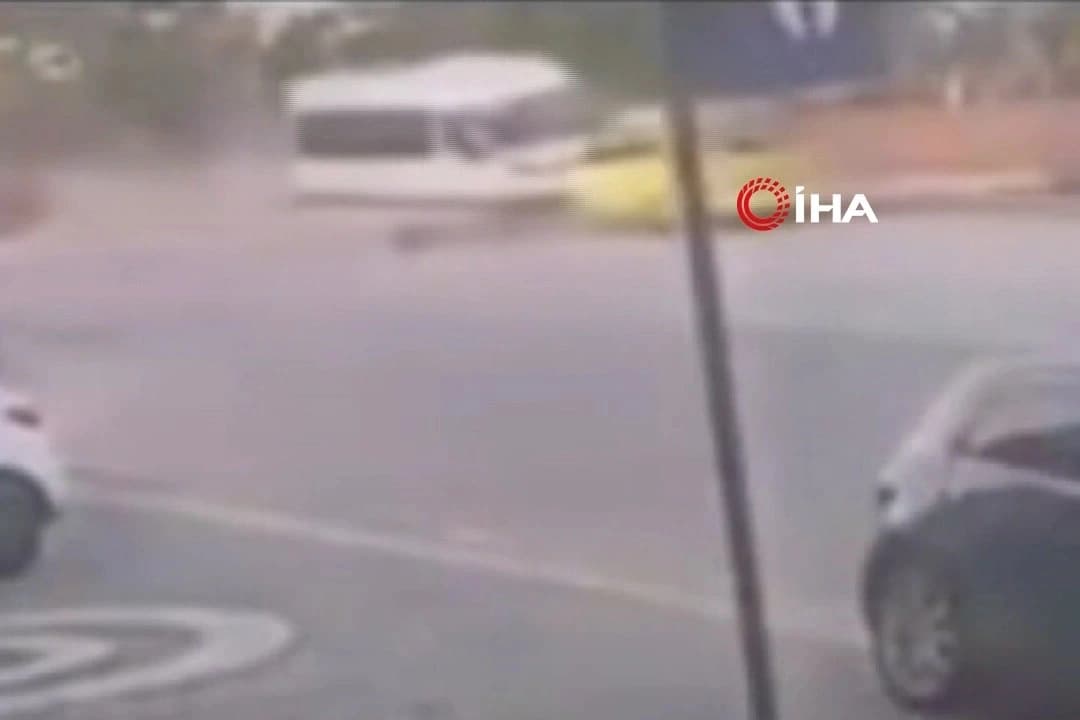Freni patladı, taksiyi önüne kattı: 1 yaralı