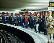 Almanya'da yeni grev dalgası: Toplu ulaşım durma noktasına geldi!