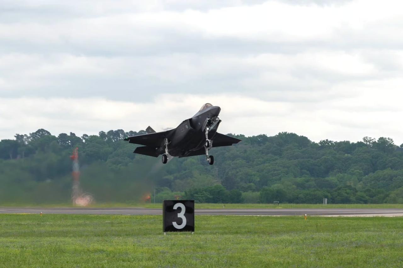 Finlandiya F-35’te ilk uçuşu yaptı