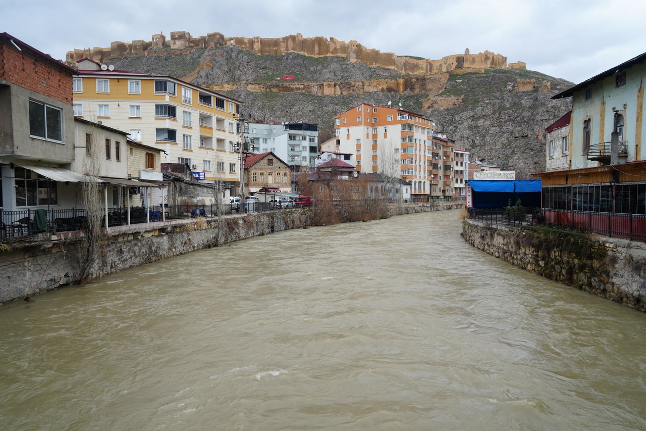 Çoruh Nehri'nin su seviyesi iki katına çıktı