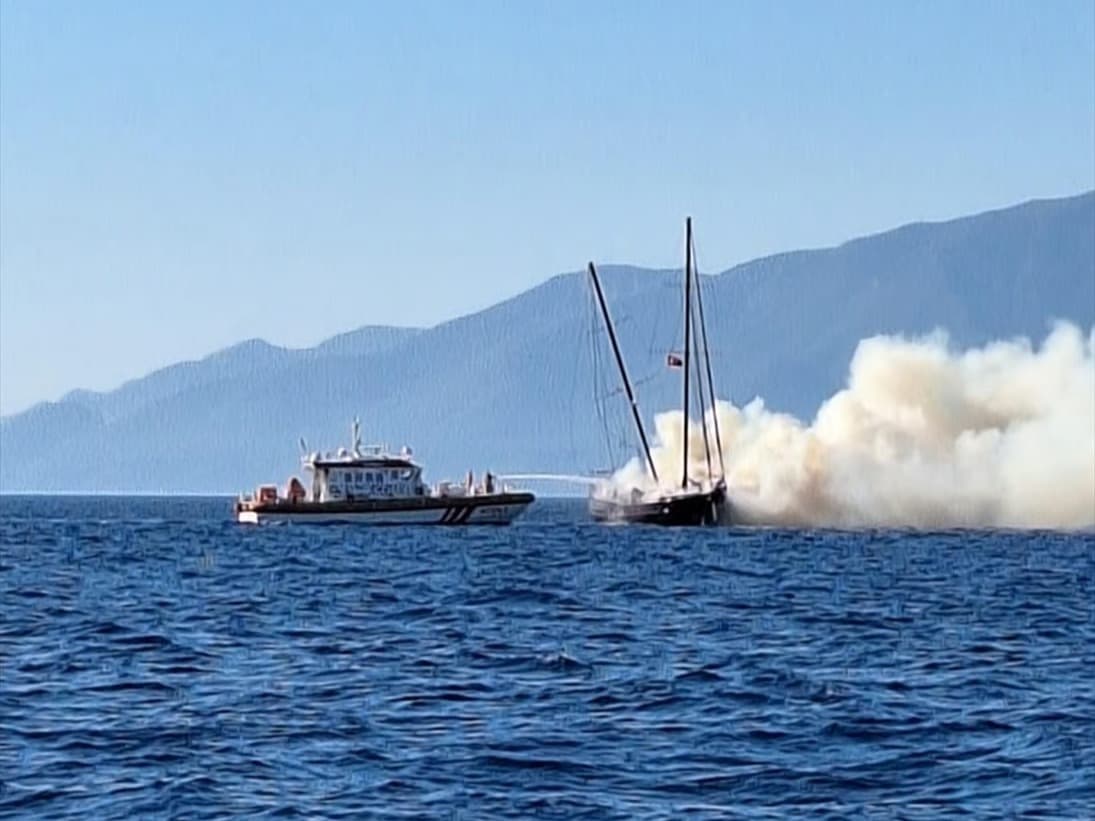 Bodrum'da tekne faciası: Yangın sonrası battı