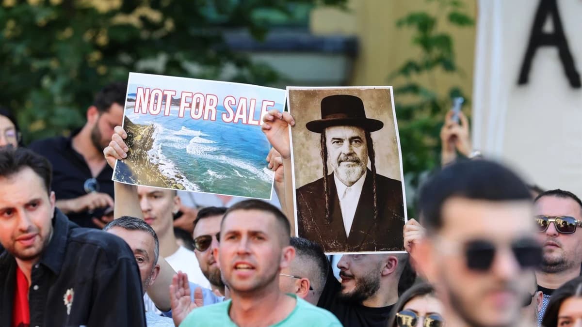 Başbakan Edi Rama da protesto edilenler arasında - Democrata