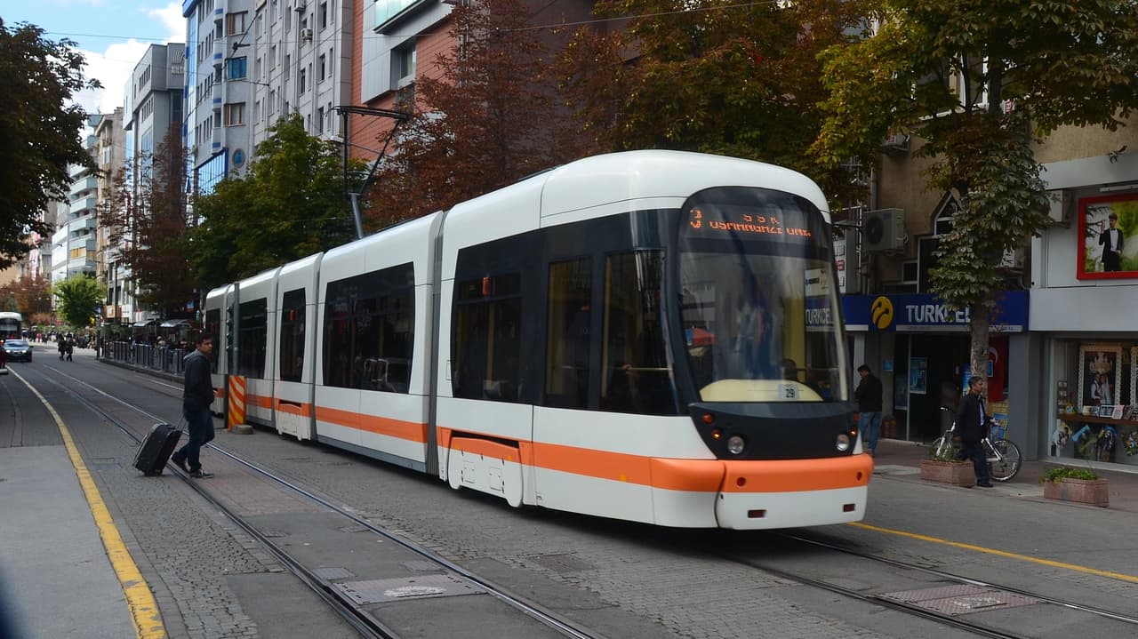 Tramvayda yolcular arasında tartışma çıktı
