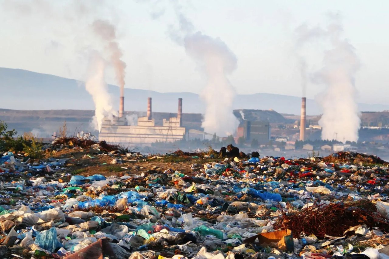 Plastiğin dünyaya yıllık maliyeti 1.5 trilyon dolar