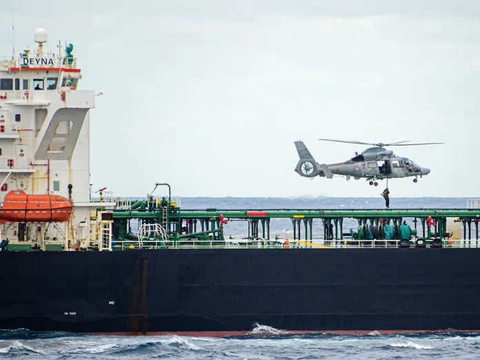 Akdeniz'de sıcak saatler: Fransa gölge filo gemisine el koydu