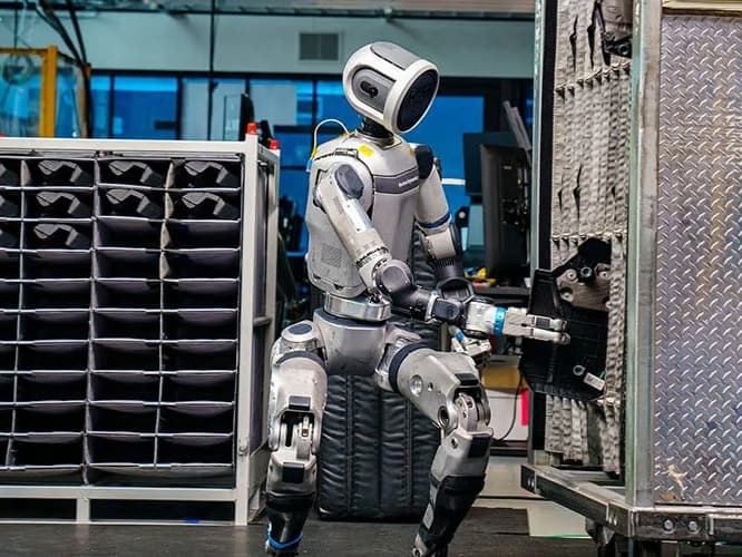 Güney Koreli işçiler "Robot"lara karşı şalter indirdi!