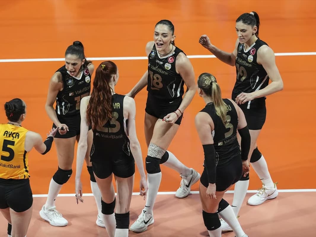 VakıfBank final serisine galibiyetle başladı