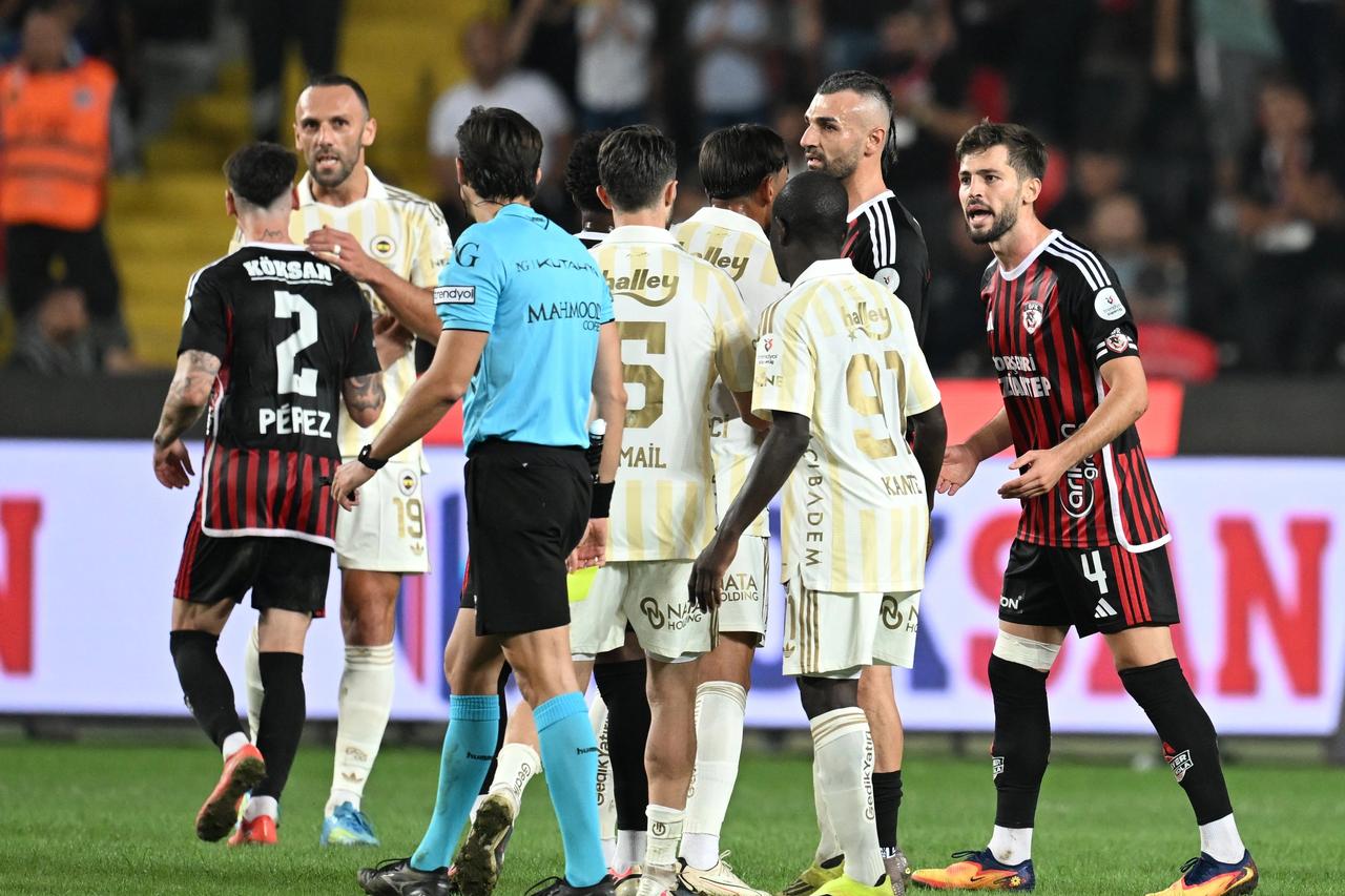 Fenerbahçe Gaziantep deplasmanında 2 puanı bıraktı