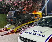 Tuz Gölü'nde arazi aracıyla drift attı aracı trafikten men edildi