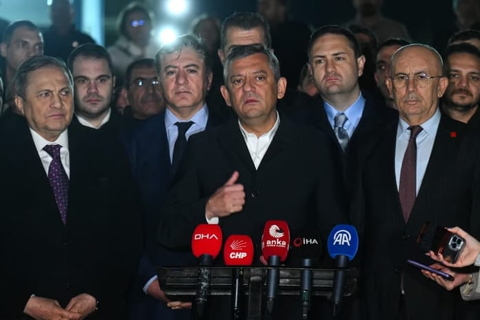 Özgür Özel'den zincir marketlere 'boykot' tehdidi: Üç harflileri pişman edeceğim  