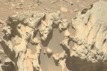 NASA Mars'ta oraya ait olmayan kaya buldu