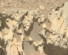 NASA Mars'ta oraya ait olmayan kaya buldu