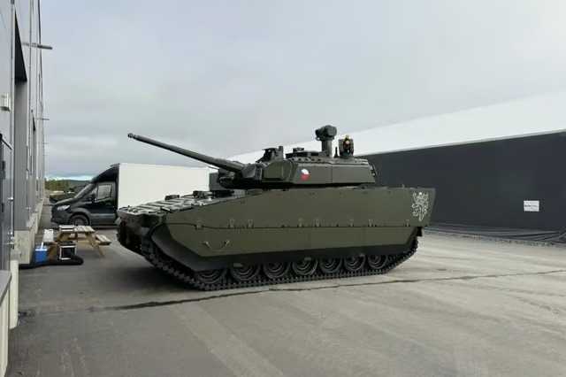 İlk Çek CV90 zırhlı araç İsveç’te üretim hattından çıktı