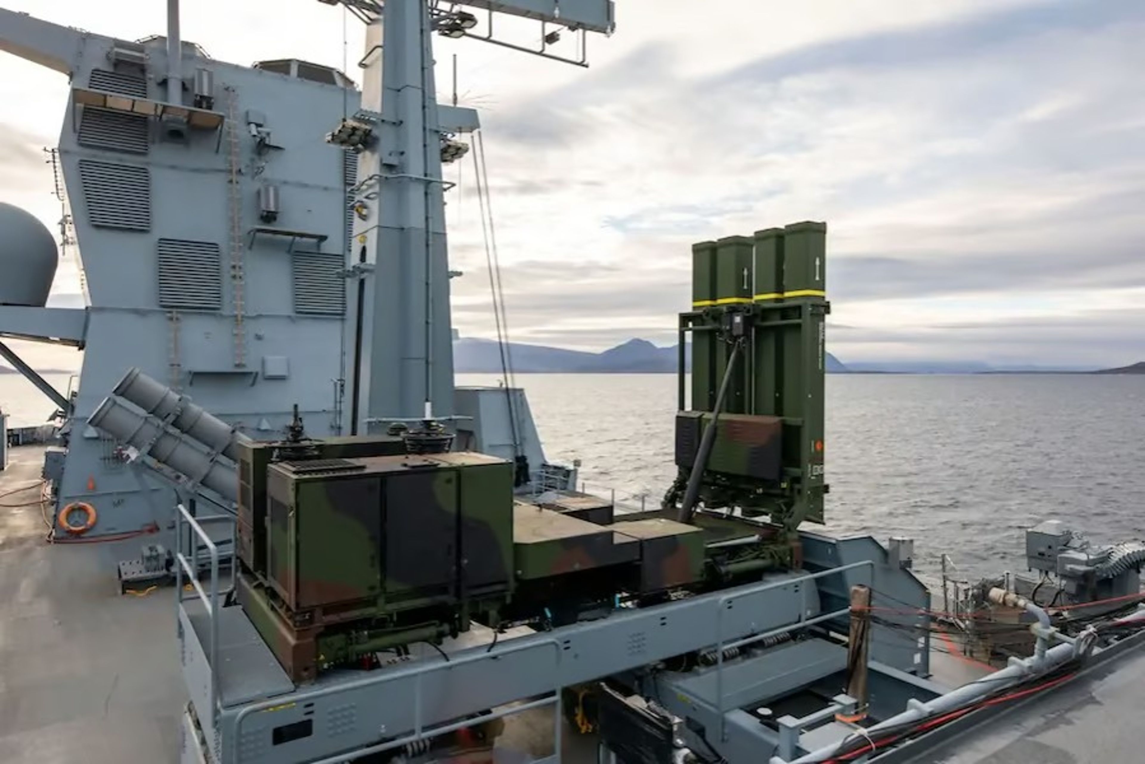 Lockheed Martin ve Diehl Defence, IRIS-T füzelerinin Aegis savaş sistemine entegrasyonunu araştırıyor