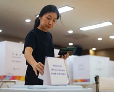 Güney Kore'de tarihi seçim başladı