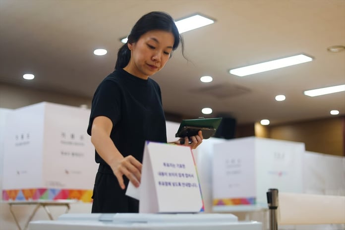 Güney Kore'de tarihi seçim başladı
