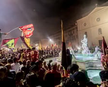 Roma şehri coştu: AS Roma taraftarları kulübün 98. kuruluş yıl dönümünü kutladı