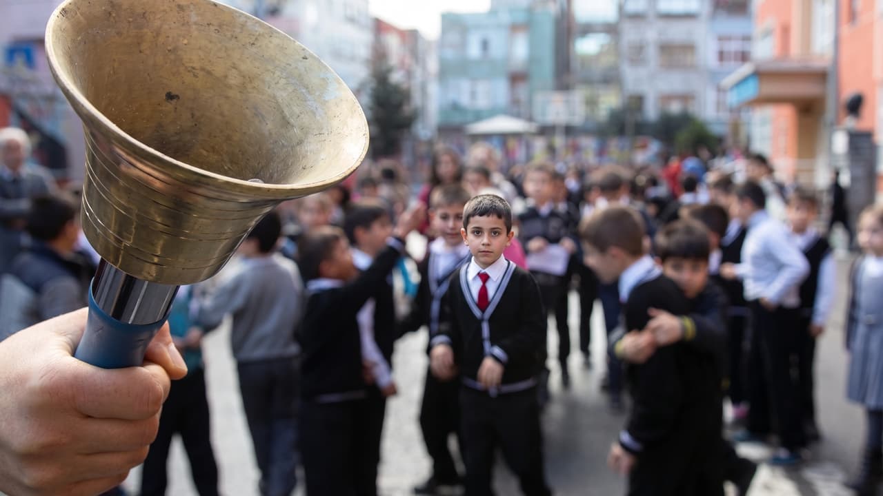 Milyonlarca veliyi yakından ilgilendiriyor! Okul kıyafetlerinde yeni dönem 
