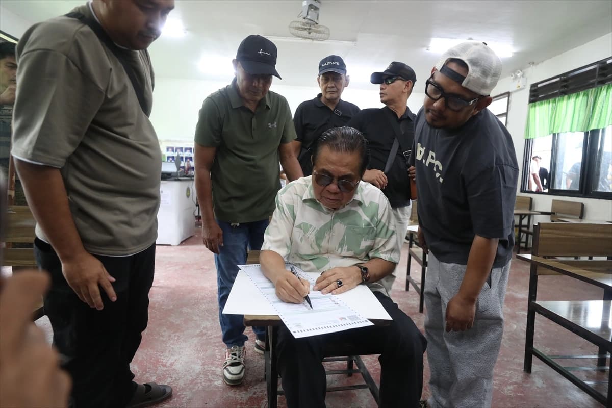 Filipinler'in güneyinde Moro halkı özerklik sonrası bölgede ilk kez sandık başına gitti