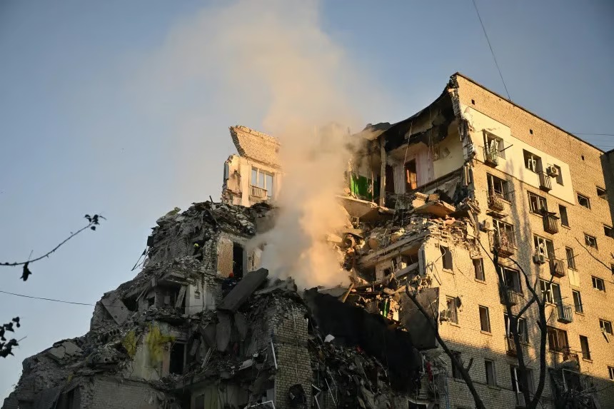 Russian Strikes Kill 11 in Overnight Kyiv Attack