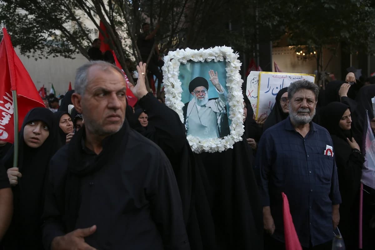 ABD ve İsrail'in saldırılarında öldürülen Hamaney defnedildi