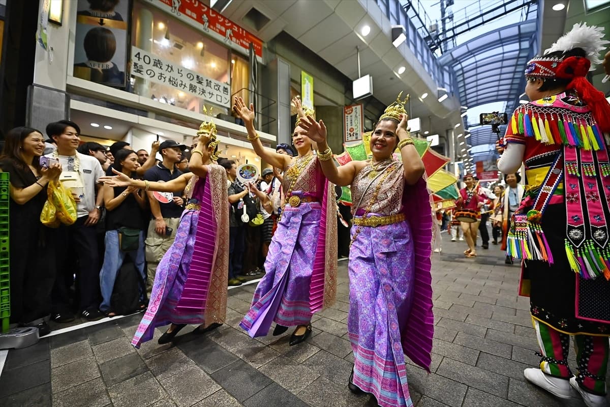  10 bin dansçı Tokyo sokaklarındaydı